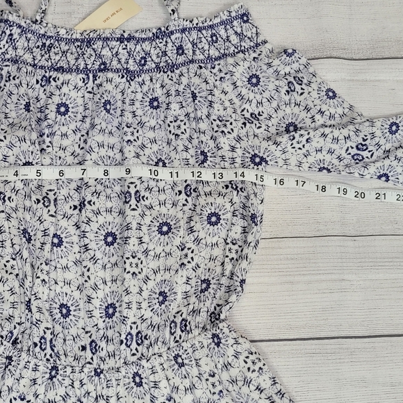 Skies are Blue Romper X-Small White Blue Cold Shoulder Smocked Elastic Waist - Picture 7 of 11